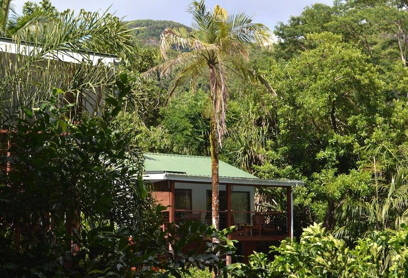 پانسیون Cashew Nut Grove Chalets