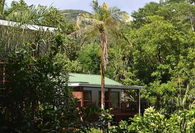 پانسیون Cashew Nut Grove Chalets