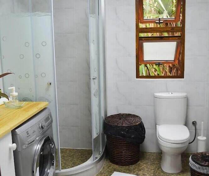 پانسیون Cashew Nut Grove Chalets