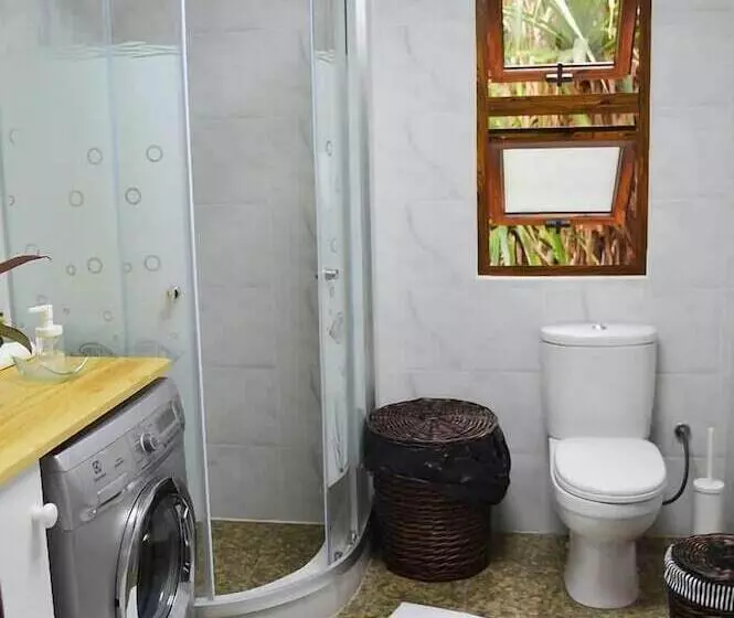 پانسیون Cashew Nut Grove Chalets