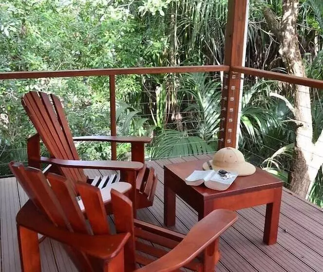 پانسیون Cashew Nut Grove Chalets