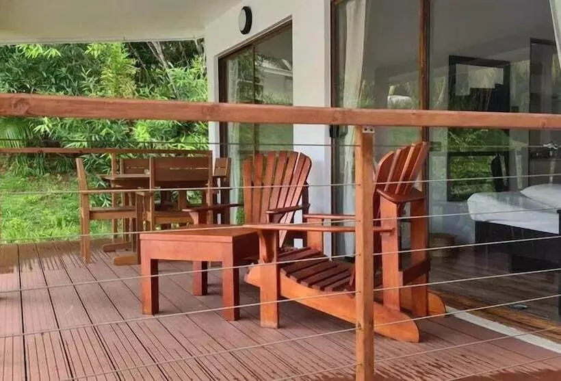 پانسیون Cashew Nut Grove Chalets