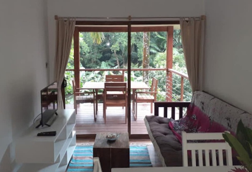 پانسیون Cashew Nut Grove Chalets