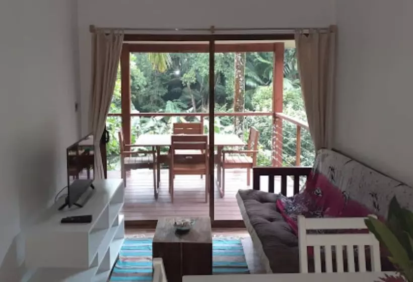 پانسیون Cashew Nut Grove Chalets