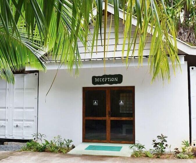 پانسیون Cashew Nut Grove Chalets