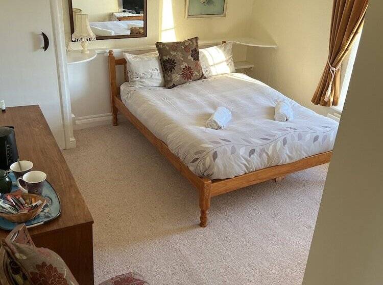 פנסיון Lucy Cross Guest House