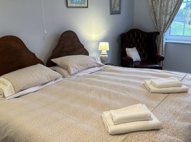 פנסיון Lucy Cross Guest House