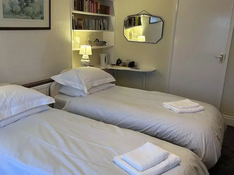 Majatalo Lucy Cross Guest House