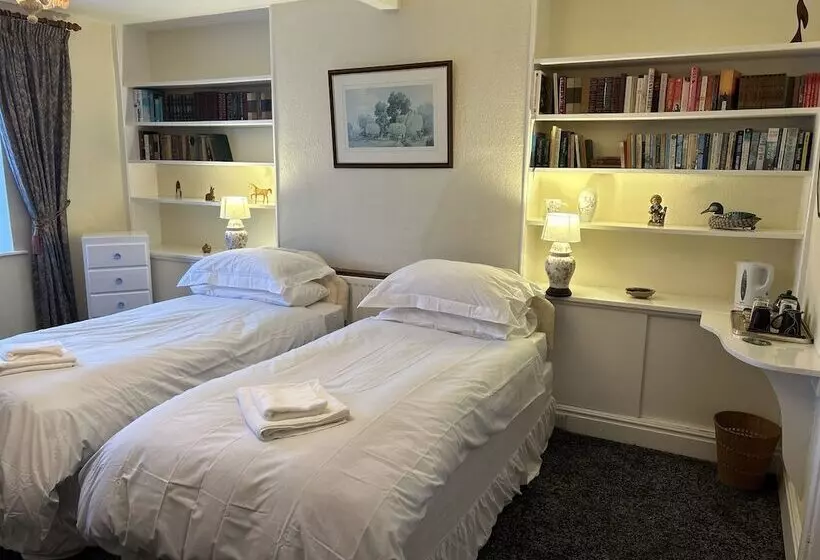 Majatalo Lucy Cross Guest House