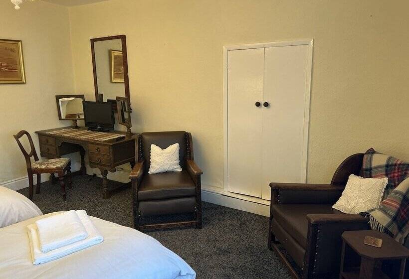 פנסיון Lucy Cross Guest House