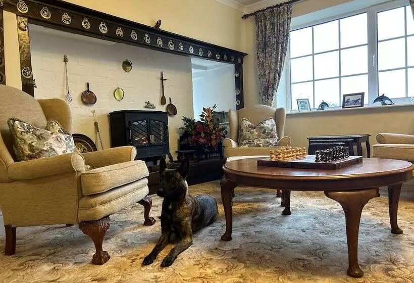 Majatalo Lucy Cross Guest House