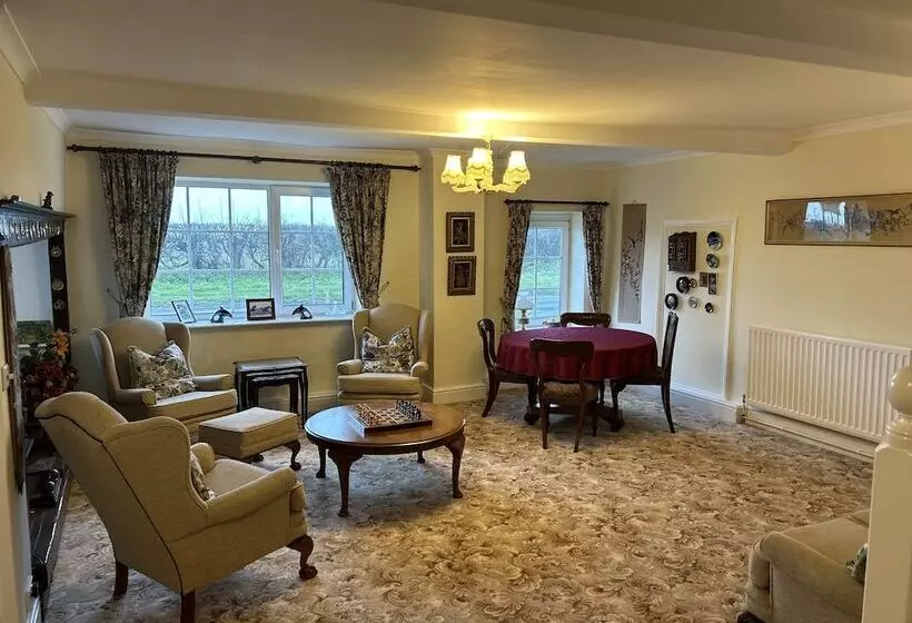 Majatalo Lucy Cross Guest House