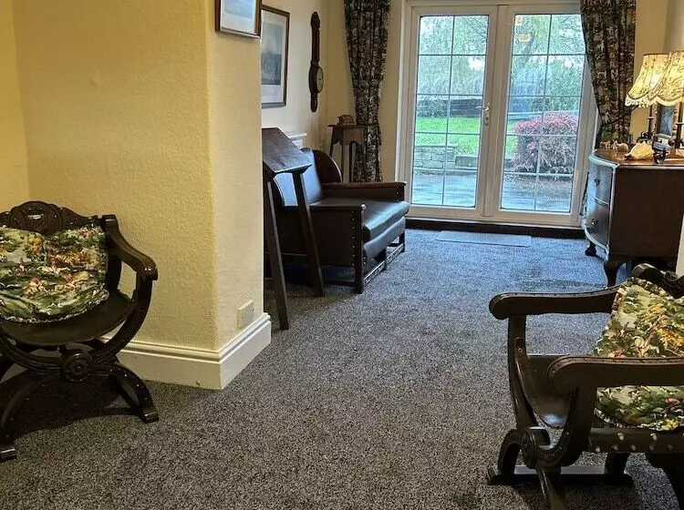 Majatalo Lucy Cross Guest House