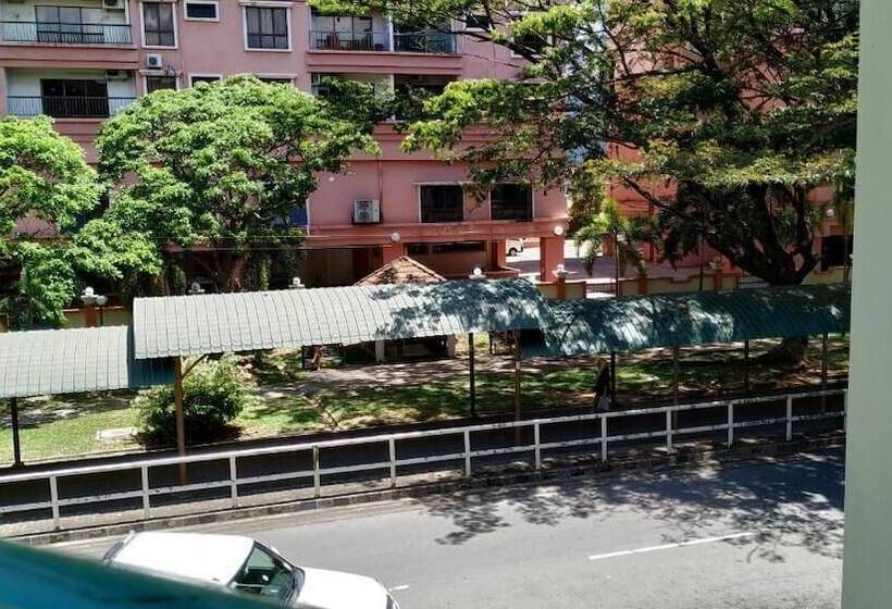 הוסטל Get Inn Backpackers