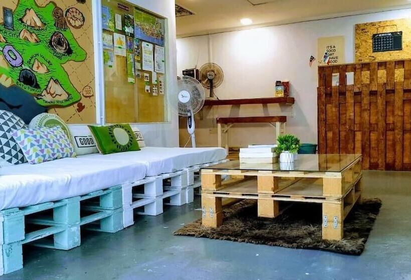 הוסטל Get Inn Backpackers