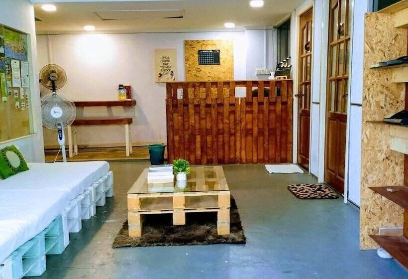 הוסטל Get Inn Backpackers