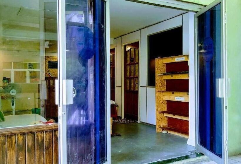 הוסטל Get Inn Backpackers