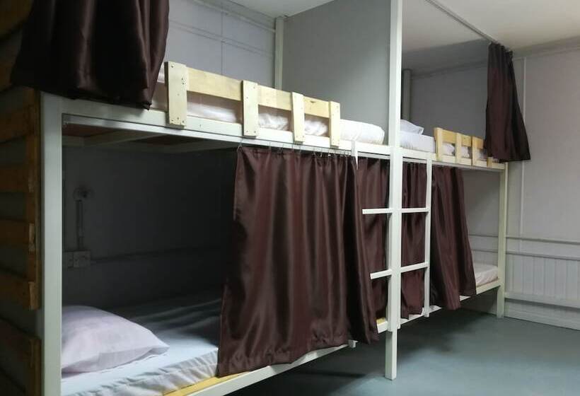 הוסטל Get Inn Backpackers