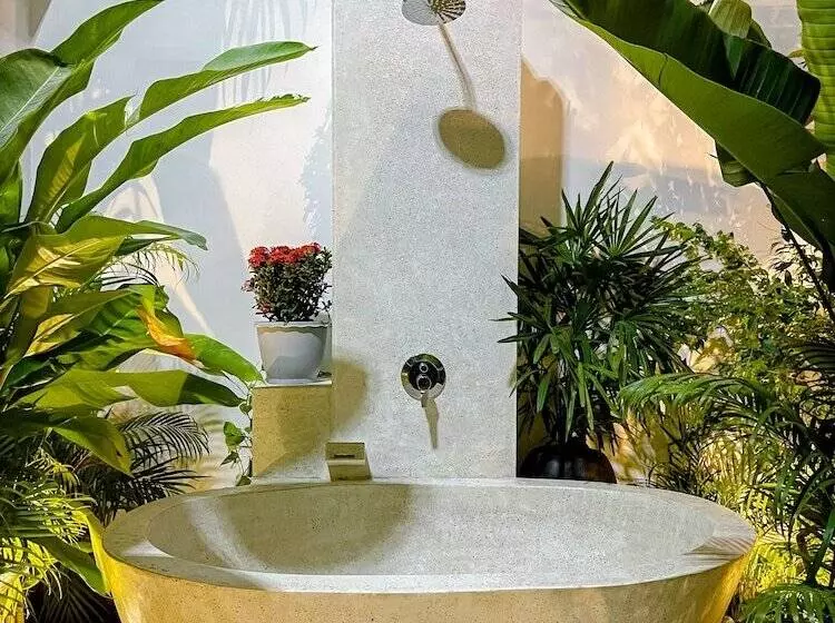 هتل Cambana La Riviere Boutique