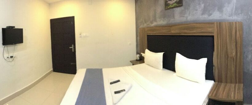 Hotel Queen Residency