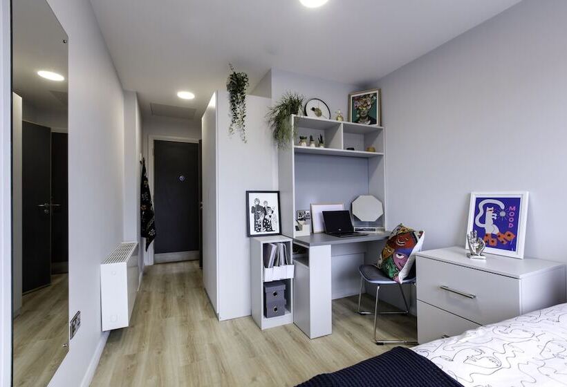 هتل Yugo Kavanagh Court