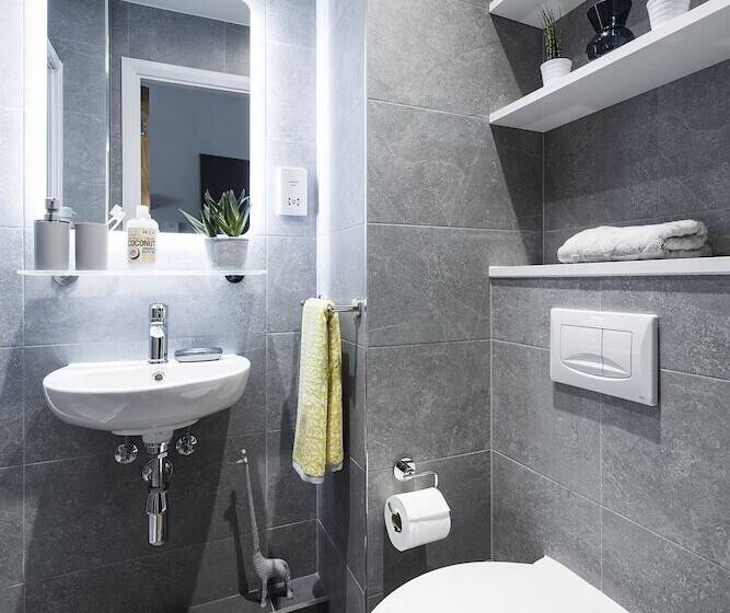 هتل Yugo Kavanagh Court