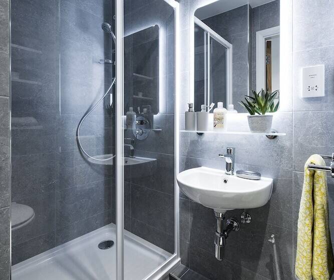 هتل Yugo Kavanagh Court