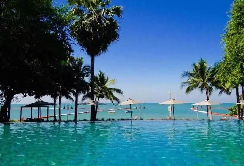 Hotelli Northpoint Pattaya With Sea View