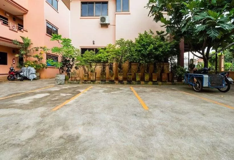 ホテル Oyo 1087 Udom Khomkham Apartment