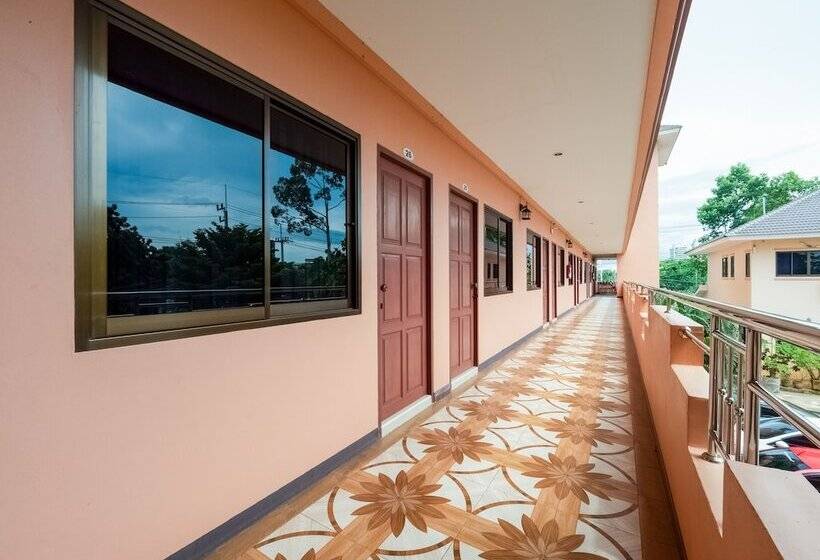 هتل Oyo 1087 Udom Khomkham Apartment