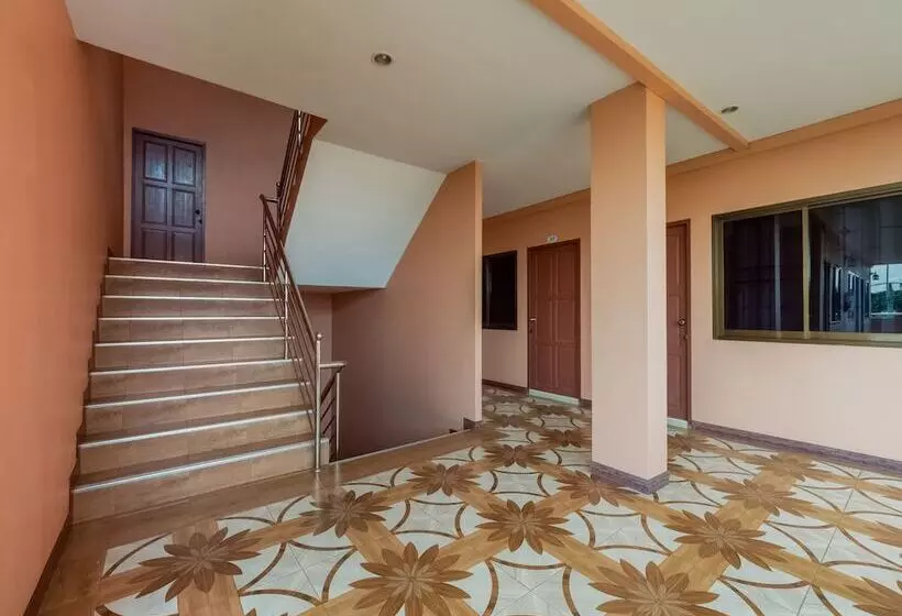 ホテル Oyo 1087 Udom Khomkham Apartment