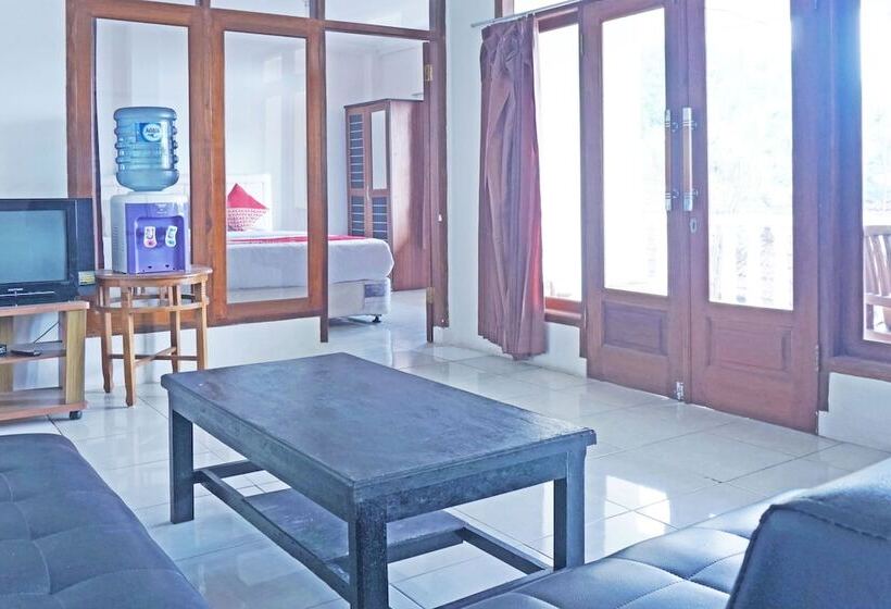 Hotel Oyo 92966 Villa Bukit Awan