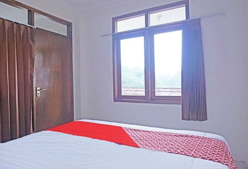 Hotel Oyo 92966 Villa Bukit Awan