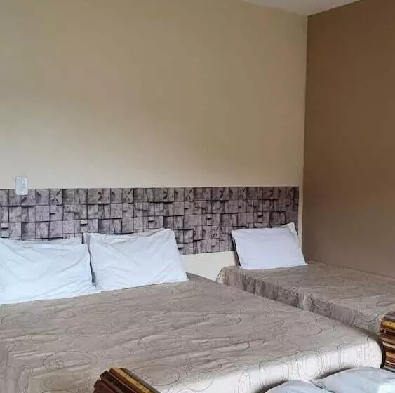 Hotelli Cachoeira Dos Luis Parque E Pousada