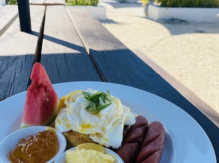 Otel Sailors Beach Fiji