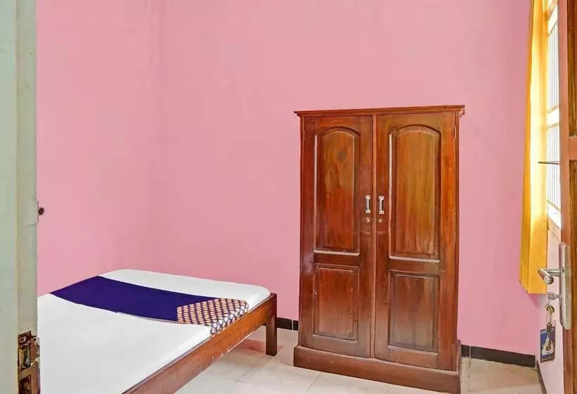 ホテル Sekar Guest House Jember By Oyo