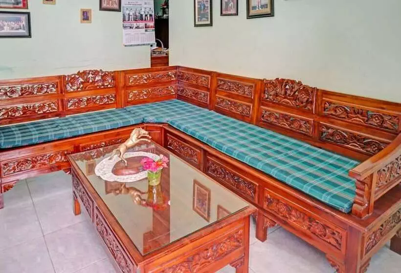 ホテル Sekar Guest House Jember By Oyo