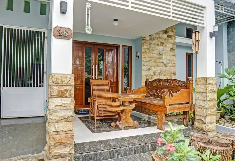 ホテル Sekar Guest House Jember By Oyo