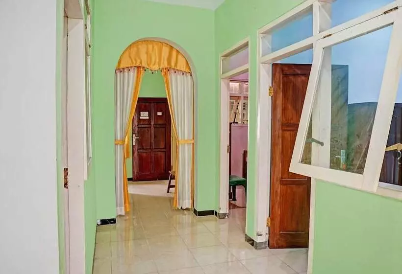 ホテル Sekar Guest House Jember By Oyo
