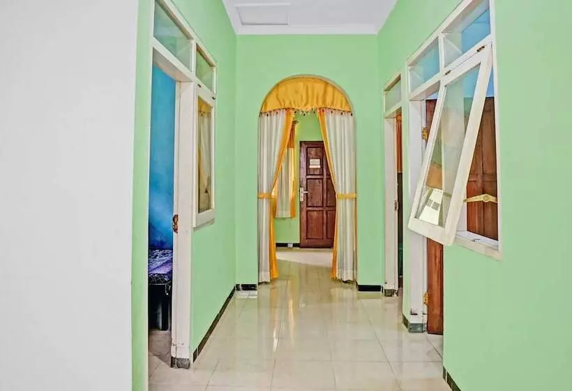 ホテル Sekar Guest House Jember By Oyo