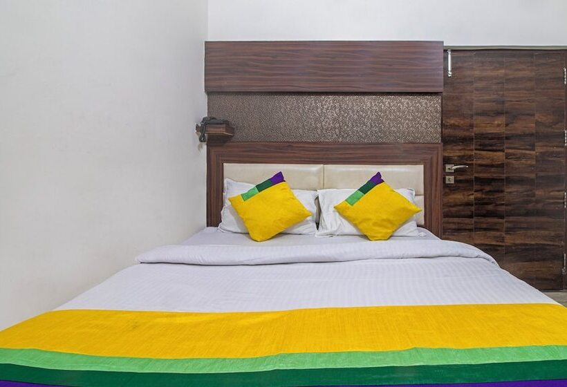 Hotel Treebo Shree Anand Dham, Vrindavan