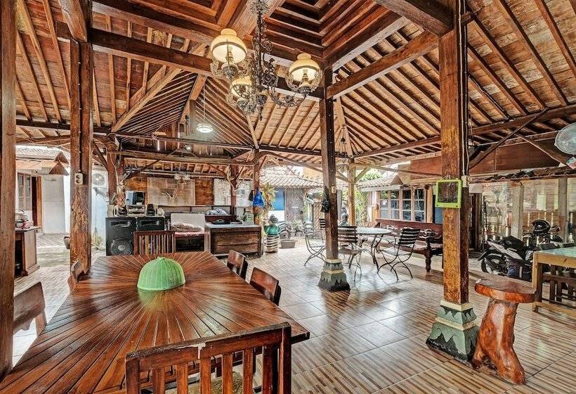 Hotel Spot On Joglo Doyong Homestay Syariah