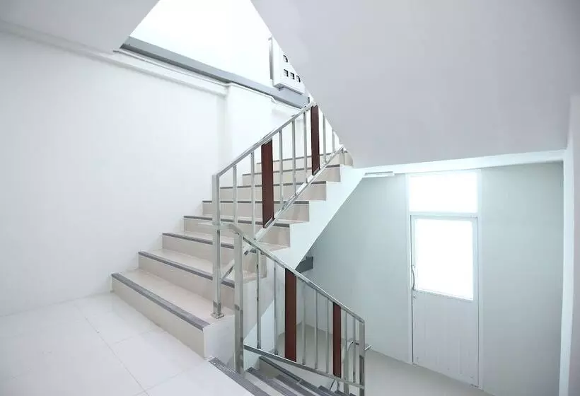 ホテル Tara Residence By Oyo Rooms