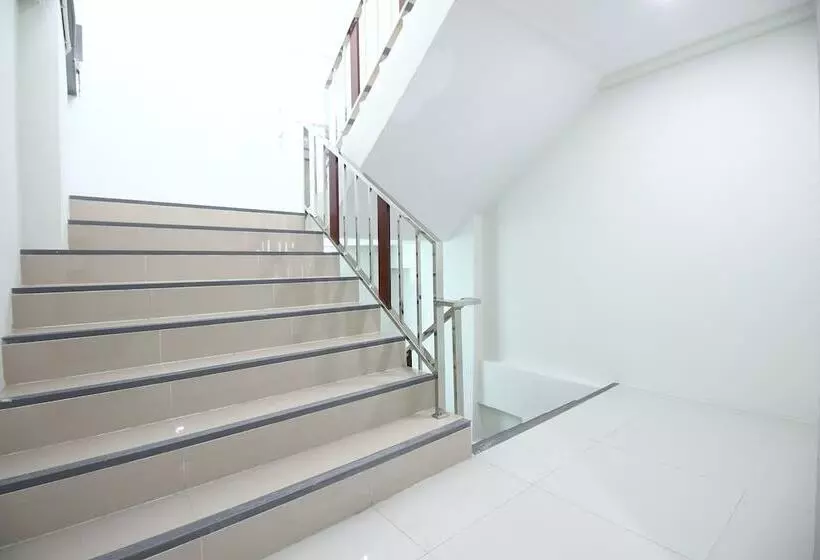 ホテル Tara Residence By Oyo Rooms