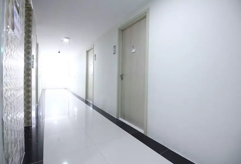 ホテル Tara Residence By Oyo Rooms