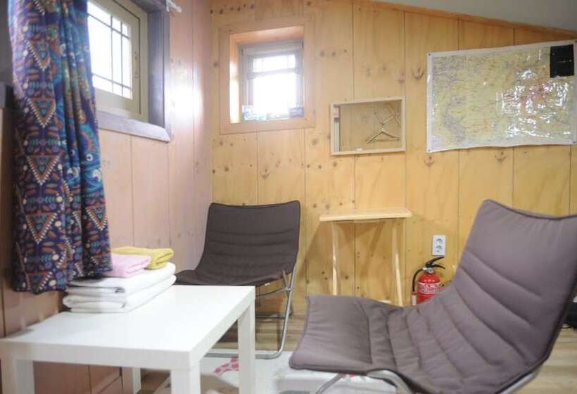 ペンション Jeju Base Camp Guest House