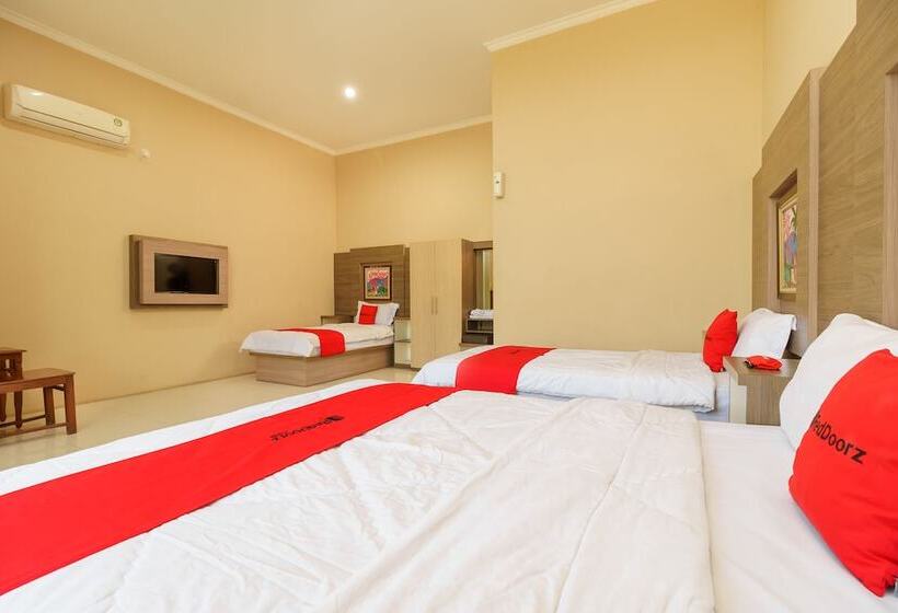 Pansiyon Reddoorz Resort Premium @ Sangkan Hurip Kuningan