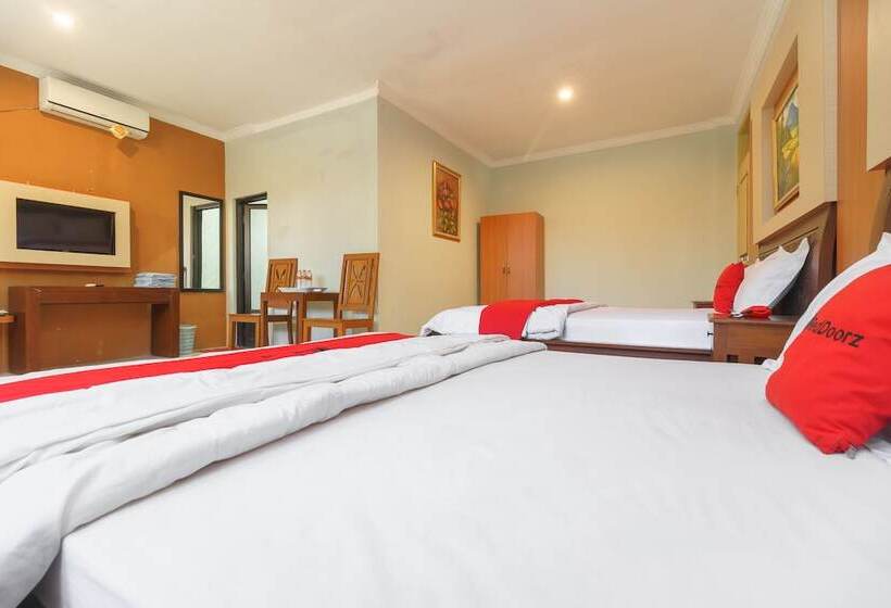 Pansiyon Reddoorz Resort Premium @ Sangkan Hurip Kuningan