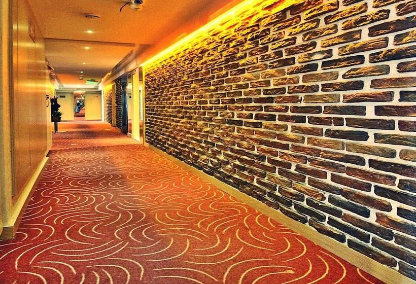 Pensió Red House Vip