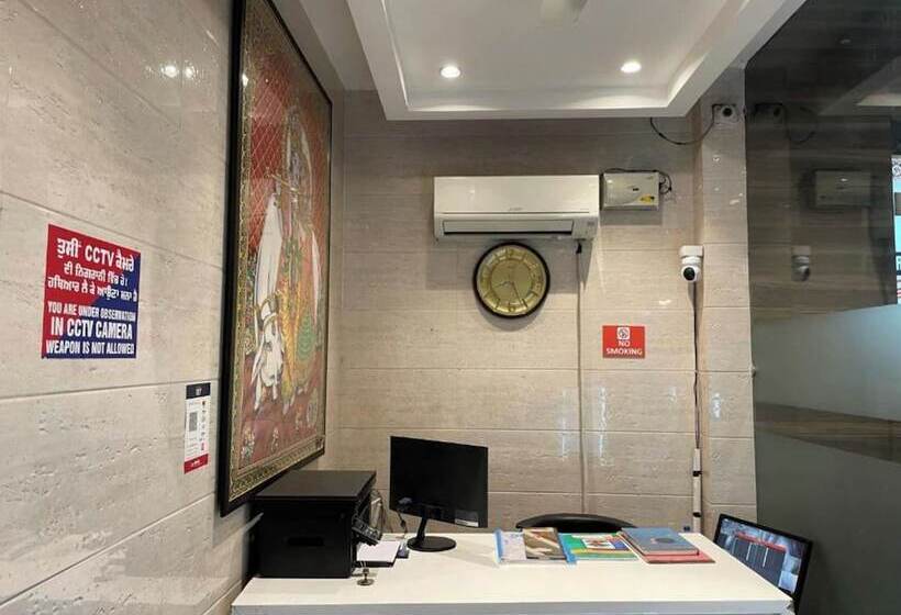 Goroomgo Shree Krishna Hotels Amritsar